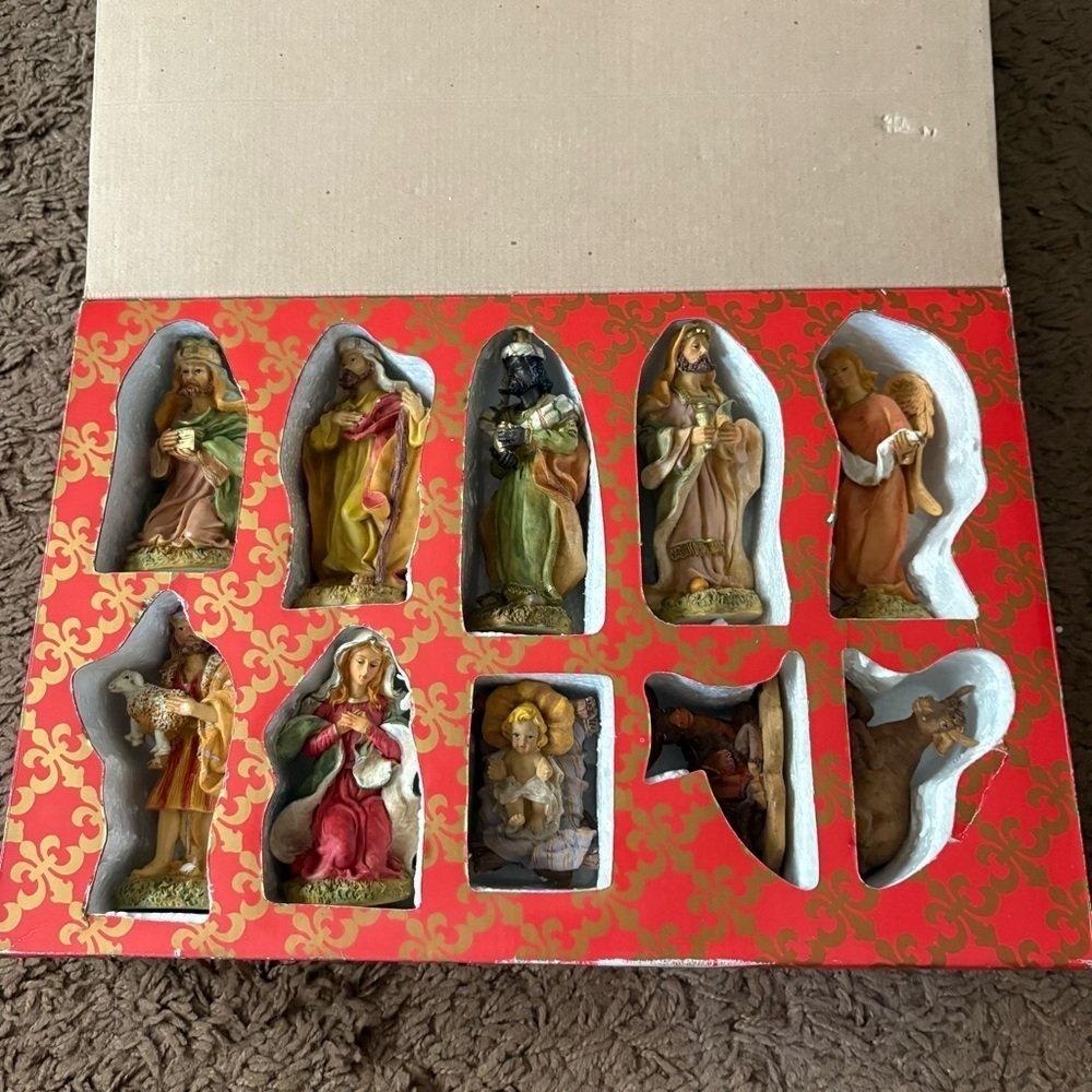 Vintage Resin 10 pc. Nativity Figure Set in Box Ceramic Christmas Decor Jesus